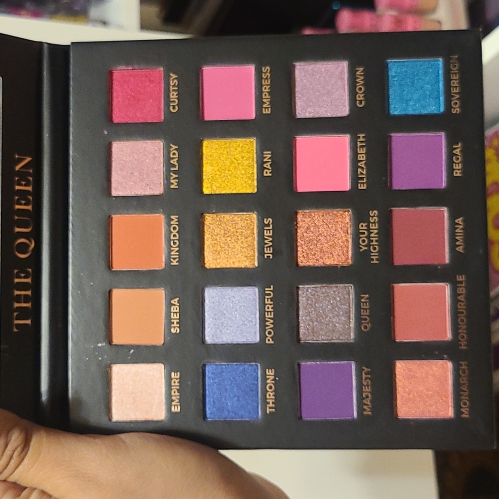Queen Colorful Makeup Palette